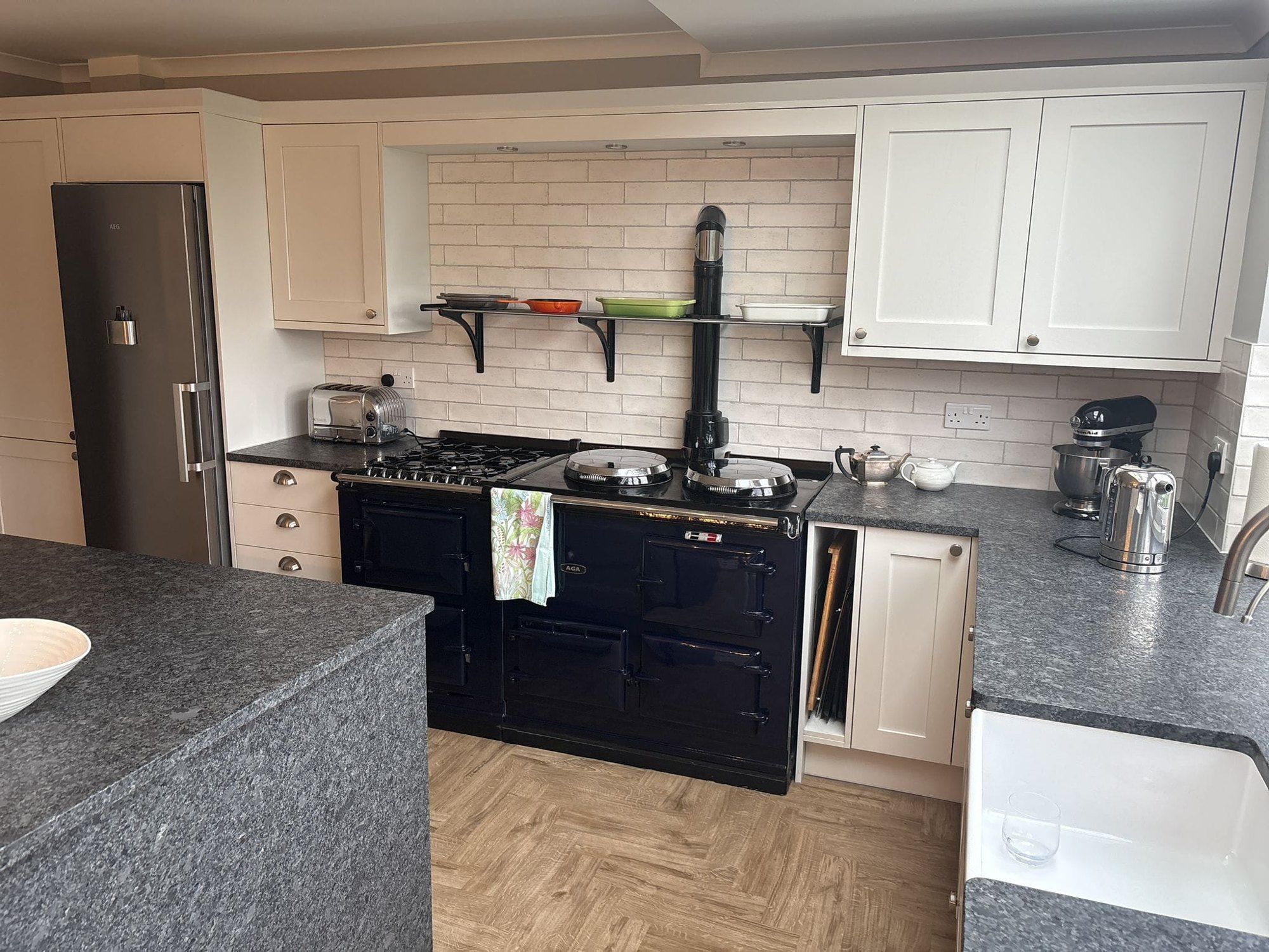 Shaker kitchen range cooker
